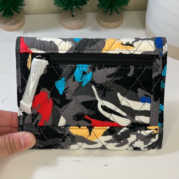 NWT Vera Bradley Splash Floral Euro Wallet - Picture 2 of 5